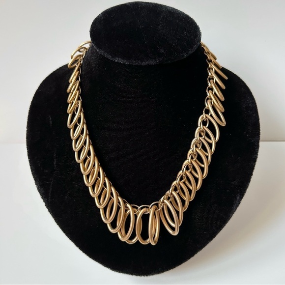 Brushed Gold Graduated Chain Necklace - 18 Inches - Picture 6 of 7